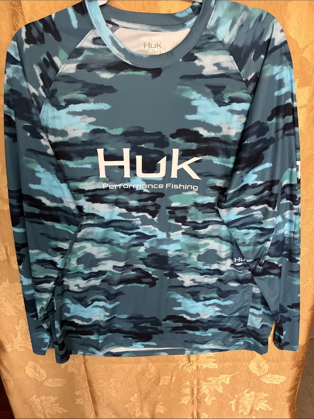 Huk Men’s Crewneck Performance Top in Blue Camo